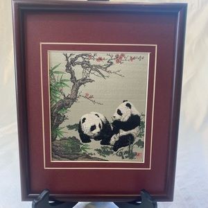 Chinese handmade Suzhou silk embroidery pandas.